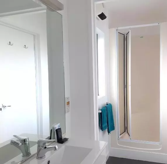 Standard studio with lake view, Caples Court Motel & Apartments