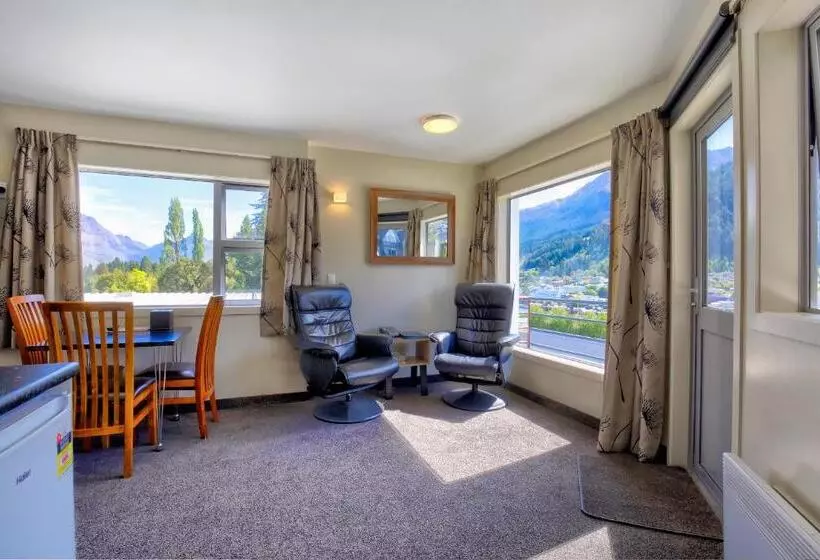 Standard studio with lake view, Caples Court Motel & Apartments