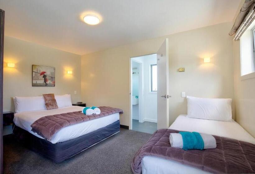 Standard studio with lake view, Caples Court Motel & Apartments