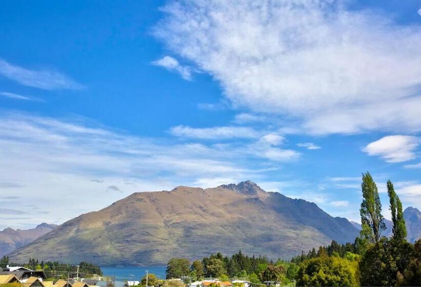 Standard studio with lake view, Caples Court Motel & Apartments