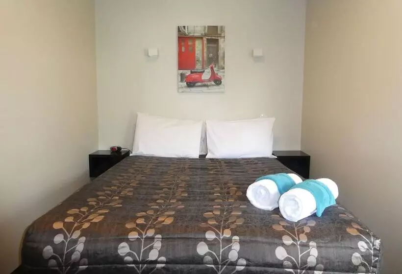 エクゼクティブワンルーム, Caples Court Motel & Apartments