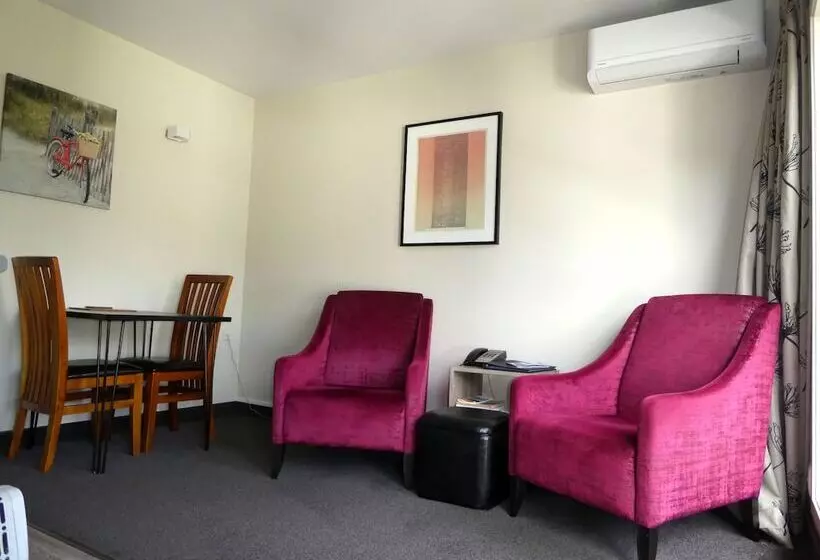 エクゼクティブワンルーム, Caples Court Motel & Apartments
