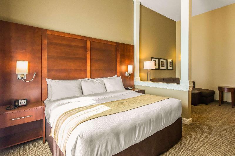 Люкс, Comfort Suites   Dodge City