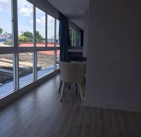 Люкс Вид на Город, Nantra Pattaya Baan Ampoe Beach