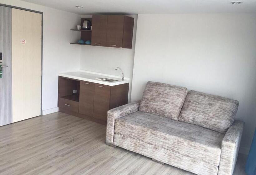 Люкс Вид на Город, Nantra Pattaya Baan Ampoe Beach