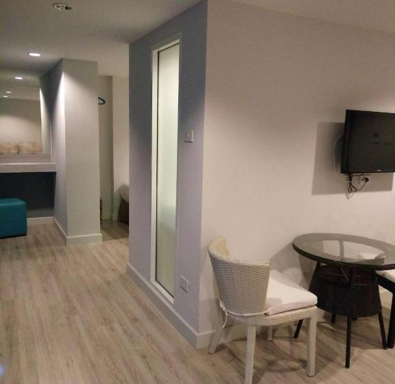 Люкс Вид на Город, Nantra Pattaya Baan Ampoe Beach