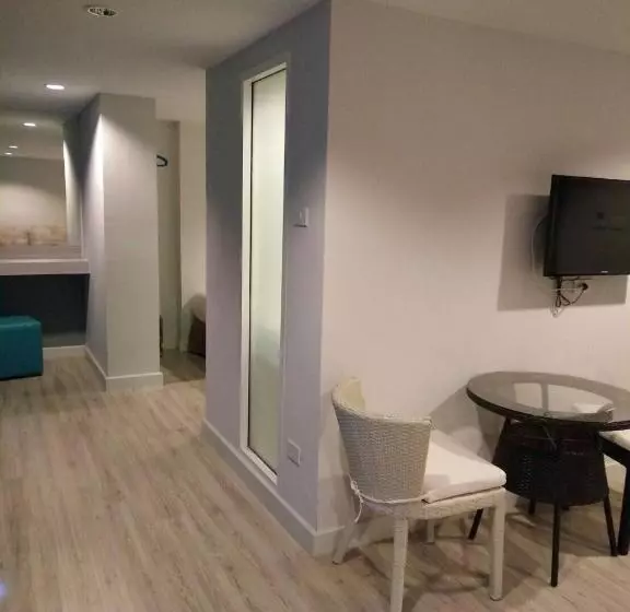 シティビュースイート, Nantra Pattaya Baan Ampoe Beach