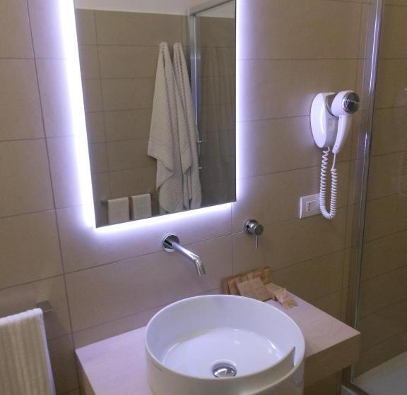 带阳台的三人标准间, Perla Gaia