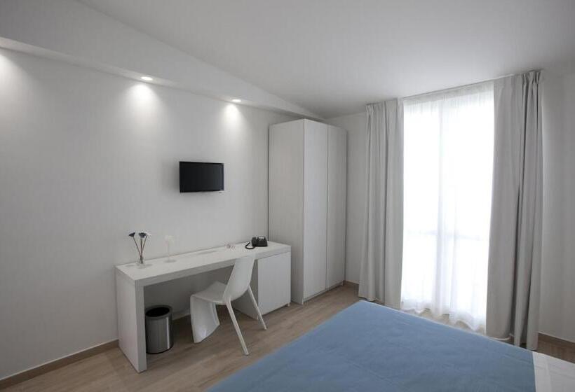 带阳台的三人标准间, Perla Gaia