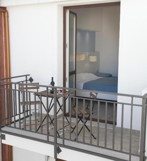 带阳台的三人标准间, Perla Gaia