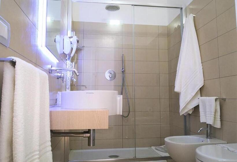 带阳台的三人标准间, Perla Gaia