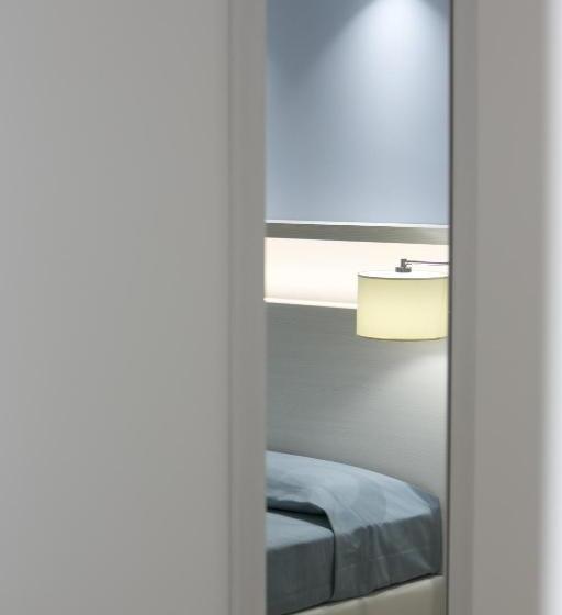 标准间内部标间, Perla Gaia