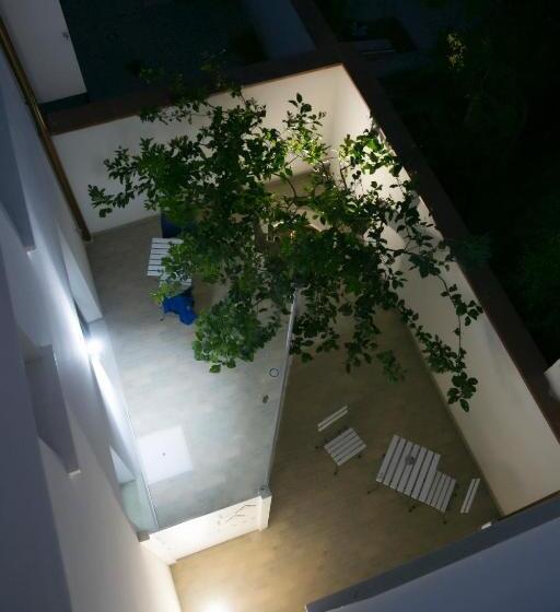 标准间内部标间, Perla Gaia