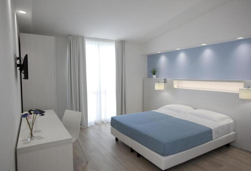 带阳台的三人标准间, Perla Gaia