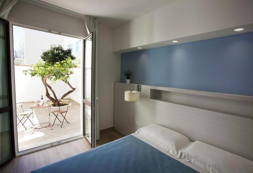 标准间内部标间, Perla Gaia