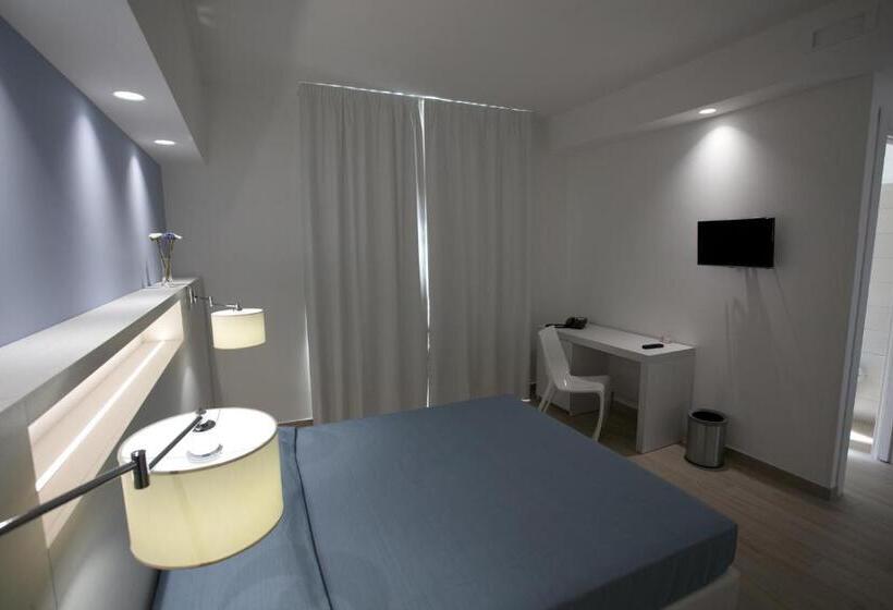 标准间内部标间, Perla Gaia