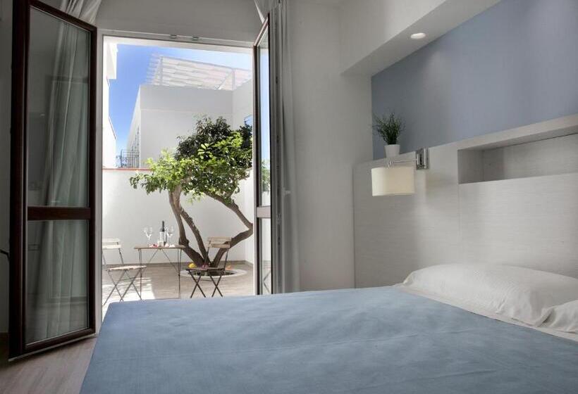 标准间内部标间, Perla Gaia