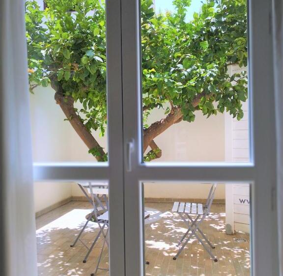 标准间内部标间, Perla Gaia