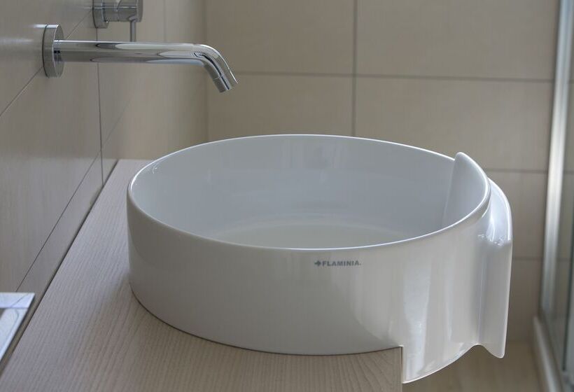 标准间内部标间, Perla Gaia