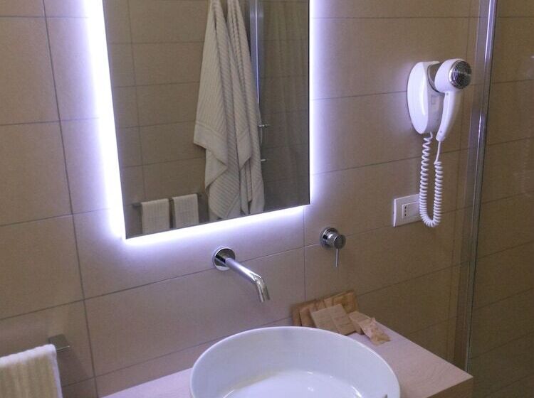 带阳台的三人标准间, Perla Gaia