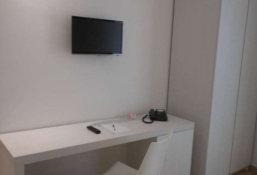 带阳台的三人标准间, Perla Gaia