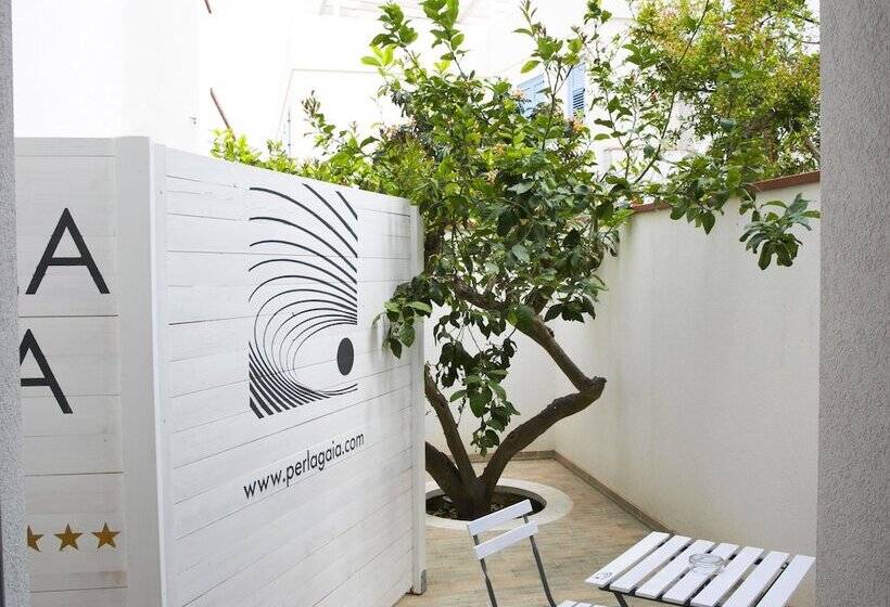 标准间内部标间, Perla Gaia