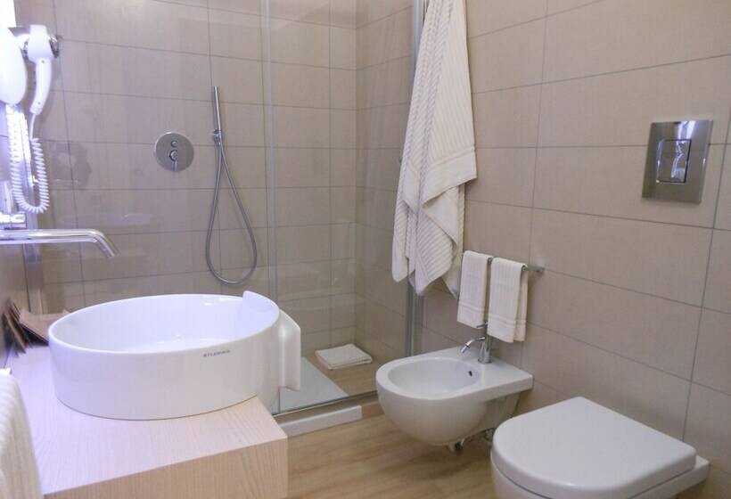 带阳台的三人标准间, Perla Gaia