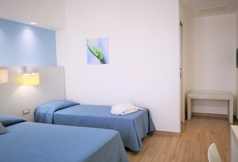 带阳台的三人标准间, Perla Gaia