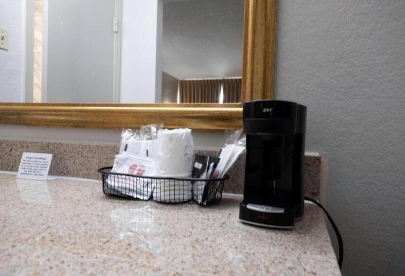 キングサイズベッドのデラックスルーム, Red Roof Inn Charlottesville