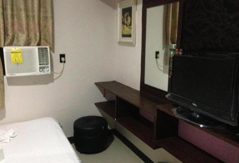 اتاق لوکس, Reyna S The Haven And Gardens