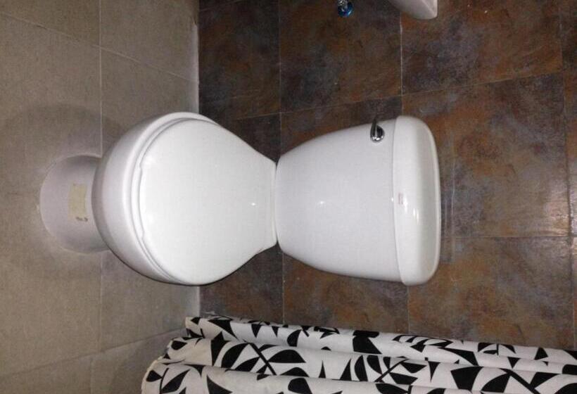 اتاق لوکس, Reyna S The Haven And Gardens