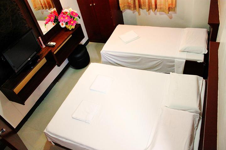 اتاق لوکس خانوادگی, Reyna S The Haven And Gardens