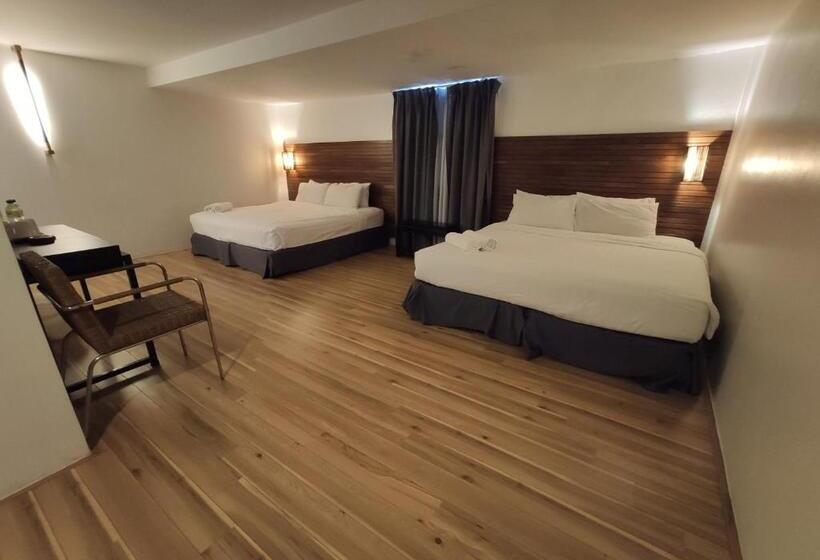 デラックスの4人部屋, T Hotel Tandop