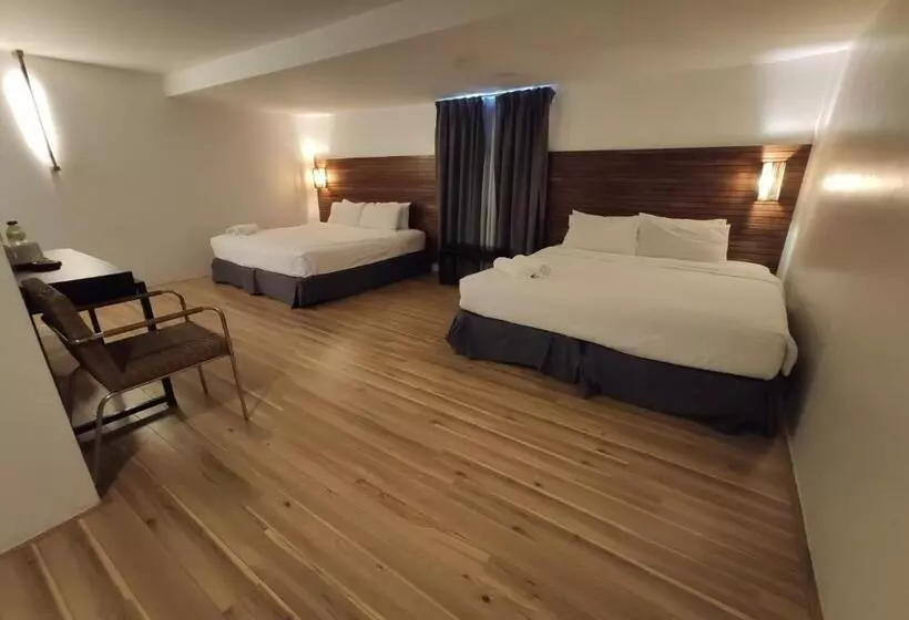 デラックスの４人部屋, T Hotel Tandop