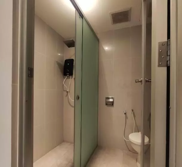 デラックスの４人部屋, T Hotel Tandop