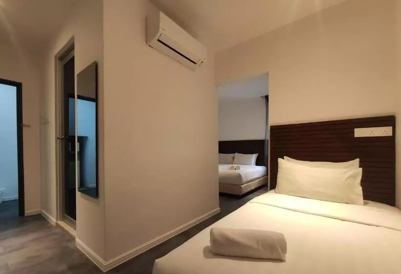デラックスの４人部屋, T Hotel Tandop