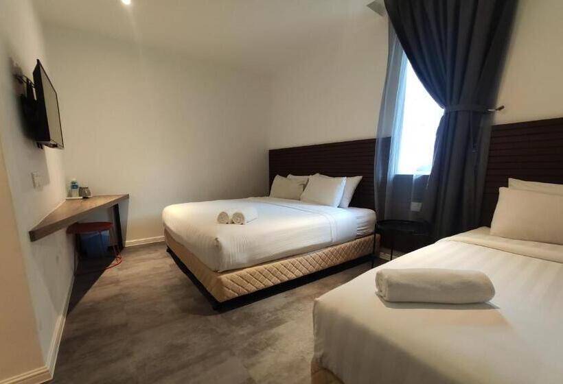 デラックスの4人部屋, T Hotel Tandop