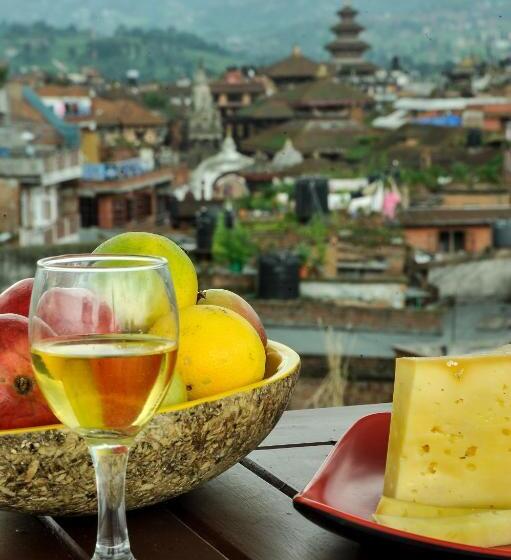 استودیو کامفورت, Thagu Chhen A Boutique