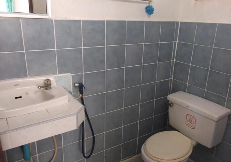 בקתה סטנדרטית, Palm Point Village