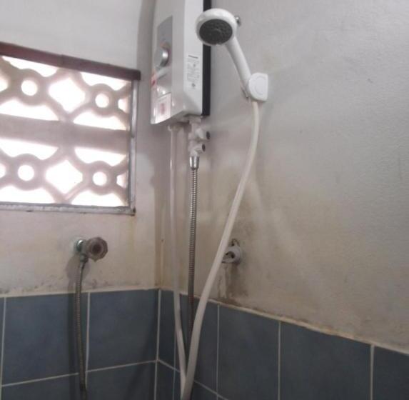 בקתה סטנדרטית, Palm Point Village