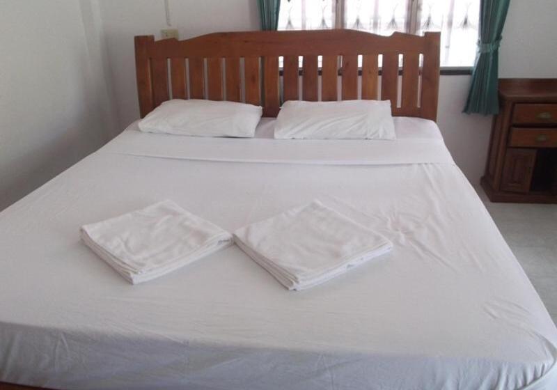 בקתה סטנדרטית, Palm Point Village