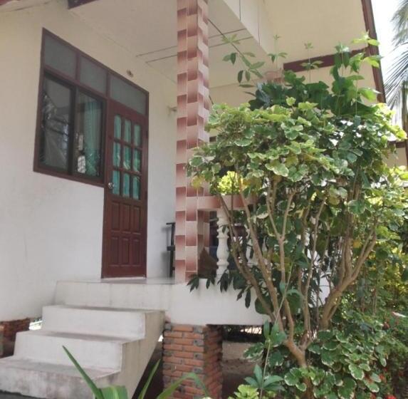 בונגלו משפחתי, Palm Point Village