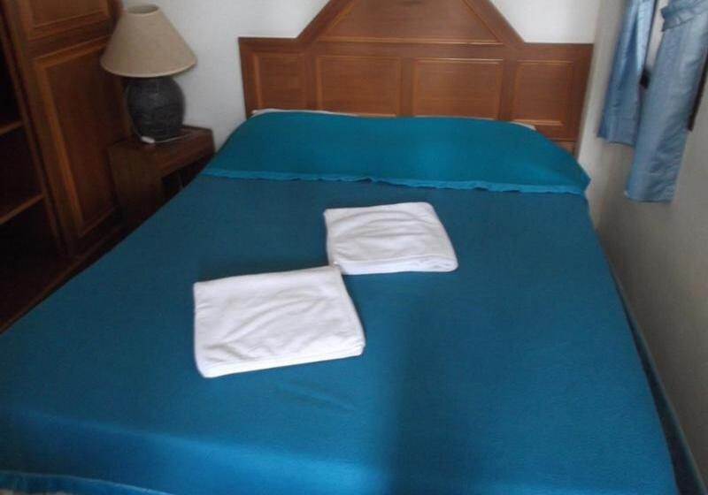 בונגלו משפחתי, Palm Point Village