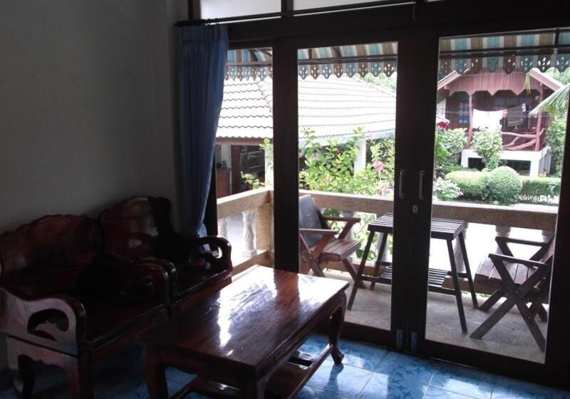 בונגלו משפחתי, Palm Point Village