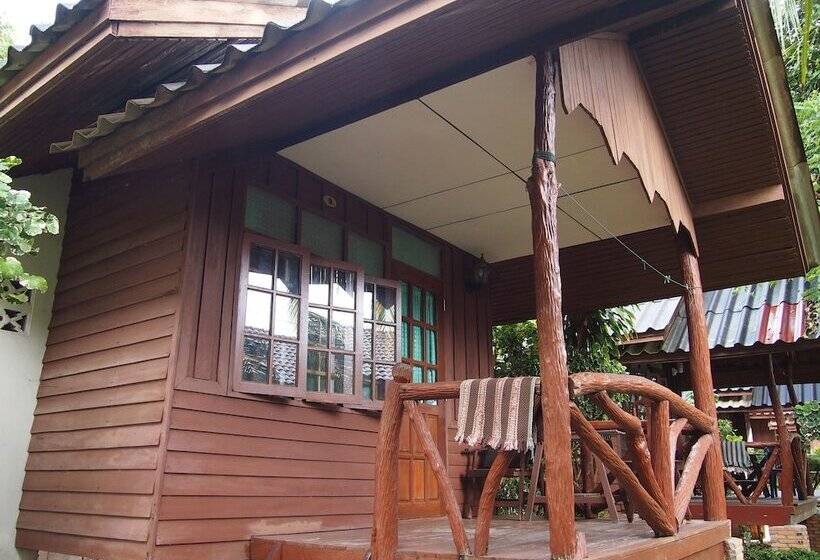 בקתה סטנדרטית, Palm Point Village