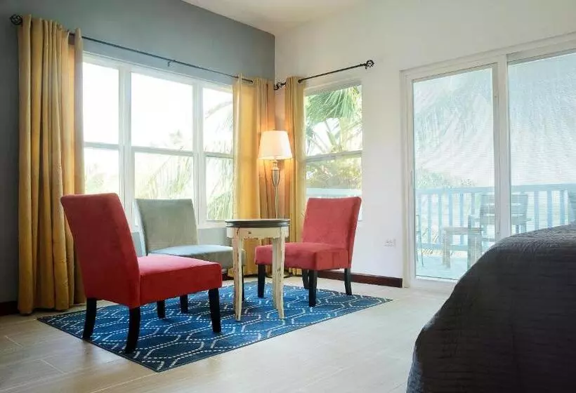 سوییت جونیور با چشم‌انداز دریا, Parrot Cove Lodge