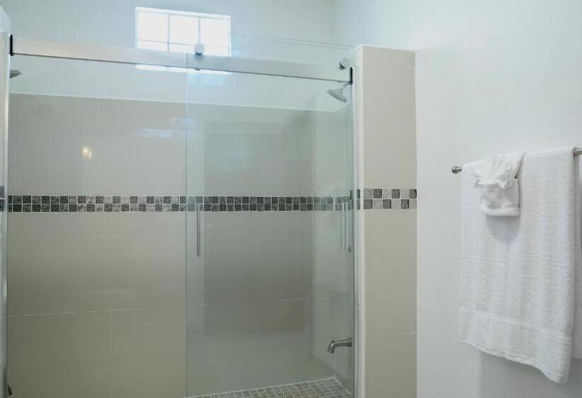 سوییت جونیور با چشمانداز دریا, Parrot Cove Lodge