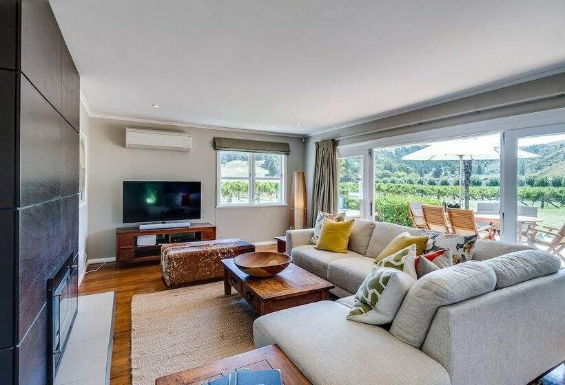 خانه 3 خوابه, The Farmhouse At Mission Estate