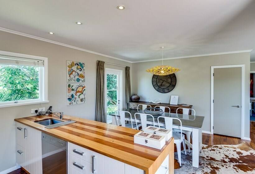 خانه 3 خوابه, The Farmhouse At Mission Estate