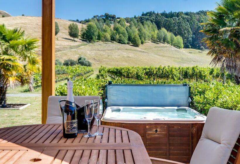 خانه 3 خوابه, The Farmhouse At Mission Estate